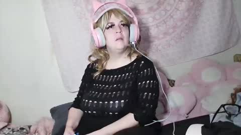 Snapshot of veelehanex3 chatting on October 18, 5:46 pm Veronica Lehane online show from October 18, 5:46 pm