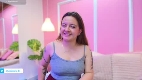 Vee Simons online show from January 9, 8:03 am