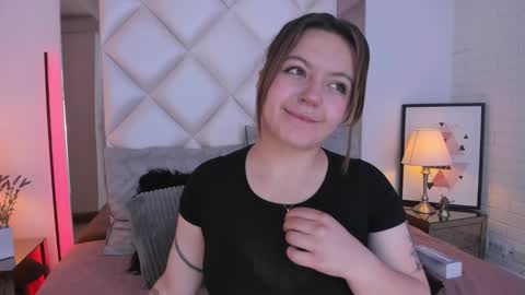 Vee Simons online show from January 14, 8:59 pm