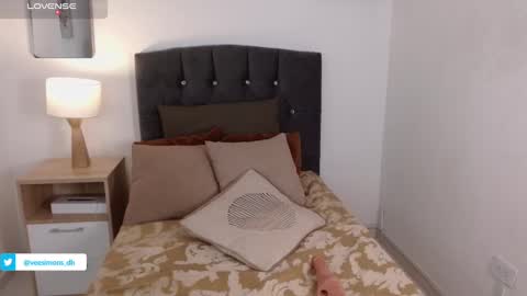 Vee Simons online show from February 7, 11:13 pm