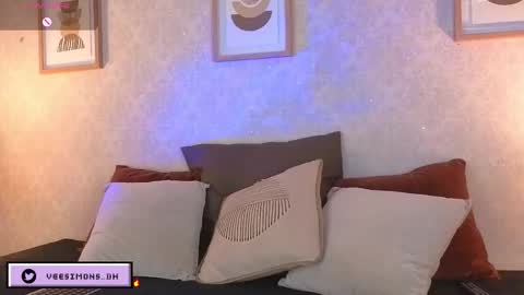 Vee Simons online show from February 10, 8:24 pm