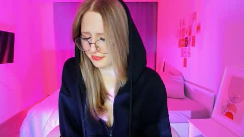 Emma online show from March 3, 3:45 am