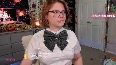 vegas_romance online show from September 27, 12:04 am