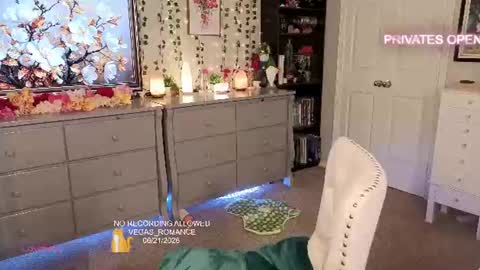 vegas_romance online show from June 21, 11:51 pm