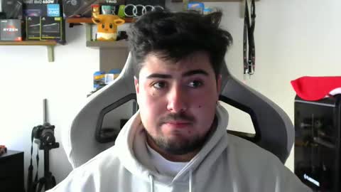 Snapshot of veils24 chatting on October 14, 2:18 pm Charles online show from October 14, 2:18 pm