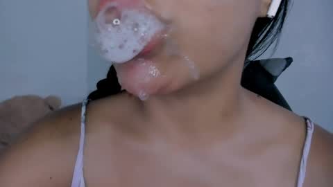 Snapshot of veky_saliva01 chatting on June 6, 8:24 pm camila online show from June 6, 8:24 pm