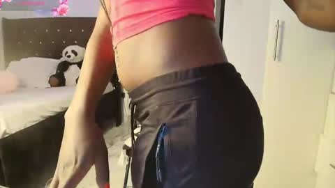 Snapshot of vel_zola chatting on March 26, 9:04 am zola online show from March 26, 9:04 am