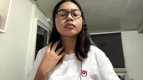 Snapshot of veliabiez chatting on June 4, 2:56 pm Sophie online show from June 4, 2:56 pm