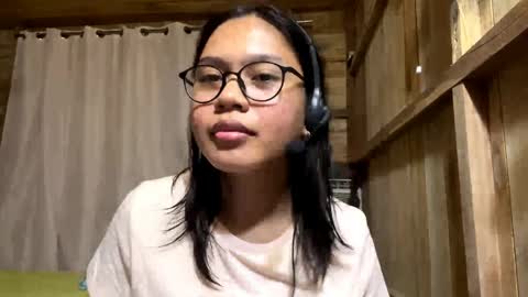Snapshot of veliabiez chatting on June 8, 1:33 pm Sophie online show from June 8, 1:33 pm