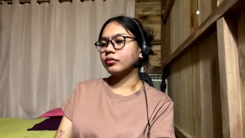 Snapshot of veliabiez chatting on June 12, 10:58 am Sophie online show from June 12, 10:58 am