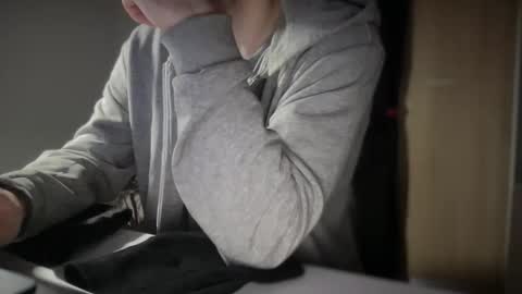 Snapshot of velian_hard chatting on November 18, 7:29 pm velian_hard online show from November 18, 7:29 pm