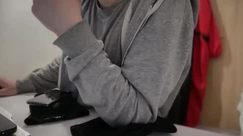 Snapshot of velian_hard chatting on November 19, 7:36 pm velian_hard online show from November 19, 7:36 pm