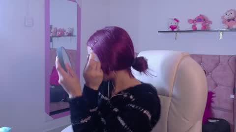 Snapshot of velinahoneyy chatting on May 29, 12:47 pm velinahoneyy online show from May 29, 12:47 pm