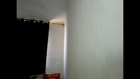 Snapshot of velk_hot1 chatting on January 15, 6:19 pm velk_hot1 online show from January 15, 6:19 pm