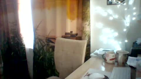 Snapshot of velka_raspberry chatting on June 19, 5:23 am velka_raspberry online show from June 19, 5:23 am