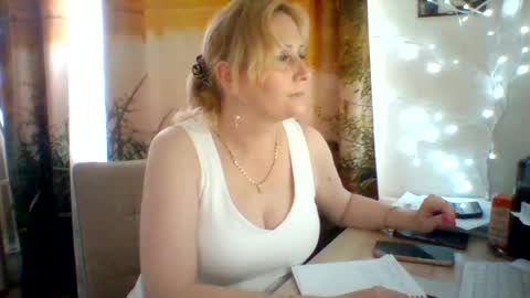 Snapshot of velka_raspberry chatting on June 25, 9:58 am velka_raspberry online show from June 25, 9:58 am