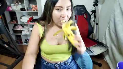Snapshot of vellarossa chatting on July 1, 4:58 am Im VelaI will be Christmas and New Year with my family December 22 to January 13 I will miss you guys. online show from July 1, 4:58 am
