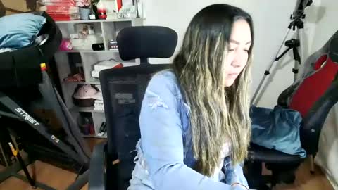 Snapshot of vellarossa chatting on July 8, 3:33 am Im VelaI will be Christmas and New Year with my family December 22 to January 13 I will miss you guys. online show from July 8, 3:33 am