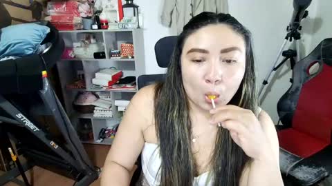 Snapshot of vellarossa chatting on July 15, 4:51 am Im VelaI will be Christmas and New Year with my family December 22 to January 13 I will miss you guys. online show from July 15, 4:51 am
