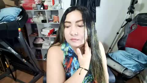 Snapshot of vellarossa chatting on July 23, 4:10 am Im VelaI will be Christmas and New Year with my family December 22 to January 13 I will miss you guys. online show from July 23, 4:10 am