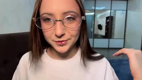 LisaWens online show from February 4, 3:29 pm