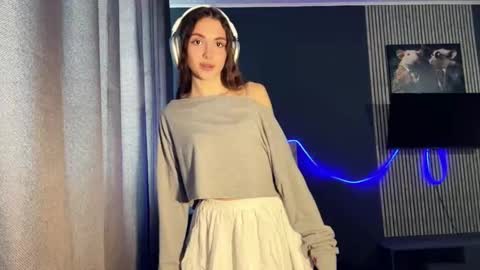 Snapshot of veluxe chatting on March 16, 11:14 am Nia online show from March 16, 11:14 am