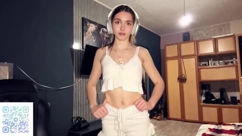 Snapshot of veluxe chatting on March 18, 3:59 pm Nia online show from March 18, 3:59 pm