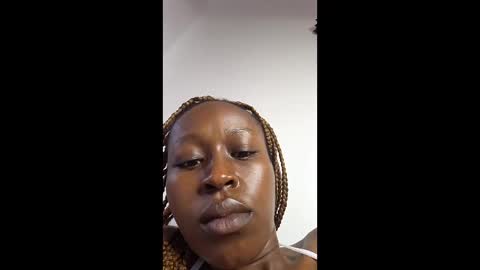 Snapshot of velvet_caramel chatting on March 6, 4:53 am juicy pussy online show from March 6, 4:53 am