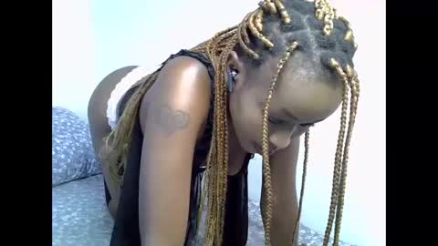 Snapshot of velvet_caramel chatting on March 17, 9:18 pm juicy pussy online show from March 17, 9:18 pm