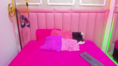 velvet_giirll online show from June 18, 9:19 pm