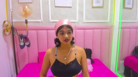 velvet_giirll online show from July 6, 1:41 pm