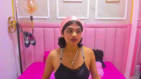 velvet_giirll online show from July 6, 3:03 pm
