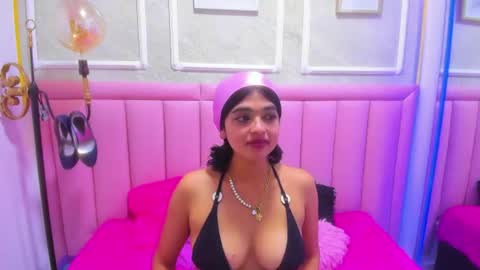 velvet_giirll online show from July 8, 1:04 pm
