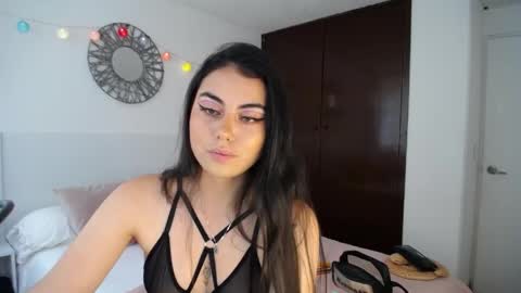 velvet_moon_0202 online show from April 13, 5:18 pm