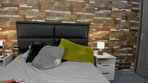 velvet_moon___ online show from March 4, 4:46 pm