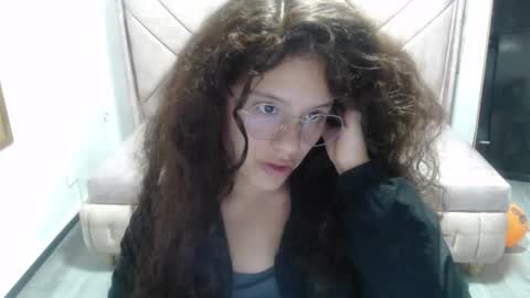 velvet_moon_v online show from October 28, 1:36 pm