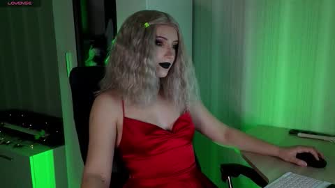 Violet online show from October 29, 4:20 pm