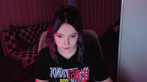 Snapshot of velvet_siren chatting on May 11, 6:41 am Violet online show from May 11, 6:41 am