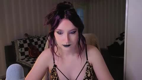 Snapshot of velvet_siren chatting on May 12, 12:46 pm Violet online show from May 12, 12:46 pm