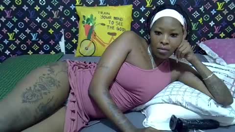 Snapshot of velvet_temptress chatting on June 18, 5:30 am velvet online show from June 18, 5:30 am