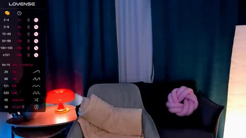 Mia online show from November 30, 8:51 am