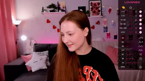 Snapshot of velvetcherry_ chatting on April 17, 9:01 am Mia online show from April 17, 9:01 am