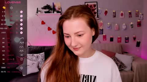 Snapshot of velvetcherry_ chatting on April 29, 8:51 am Mia online show from April 29, 8:51 am