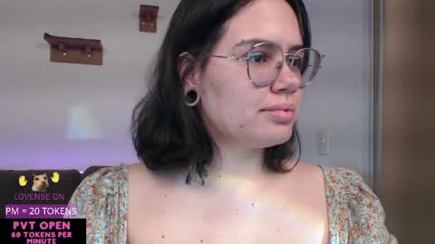 Snapshot of velvetcrystal chatting on May 3, 1:11 am Crystal PVT OPEN online show from May 3, 1:11 am