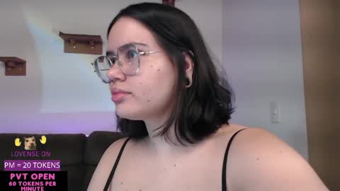 Snapshot of velvetcrystal chatting on May 4, 1:01 am Crystal PVT OPEN online show from May 4, 1:01 am
