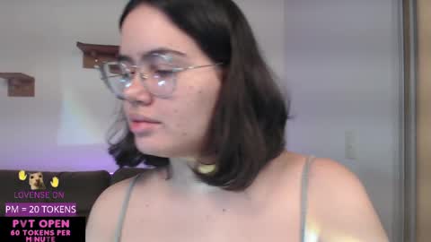 Snapshot of velvetcrystal chatting on May 11, 12:49 am Crystal PVT OPEN online show from May 11, 12:49 am