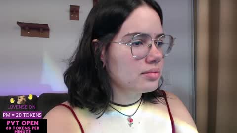 Snapshot of velvetcrystal chatting on May 14, 12:50 am Crystal PVT OPEN online show from May 14, 12:50 am