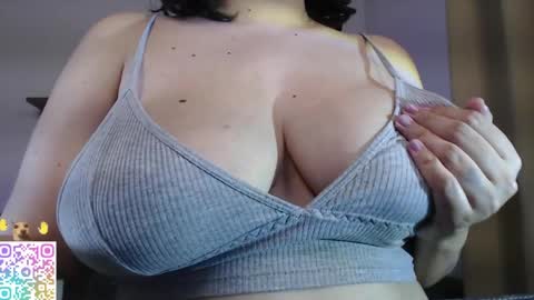 Snapshot of velvetcrystal chatting on June 6, 12:38 am Crystal PVT OPEN online show from June 6, 12:38 am