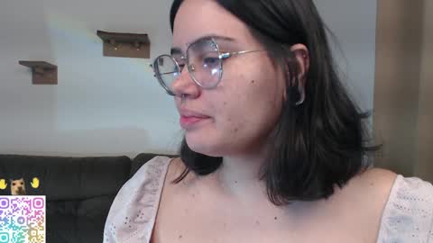 Snapshot of velvetcrystal chatting on June 8, 2:01 am Crystal PVT OPEN online show from June 8, 2:01 am