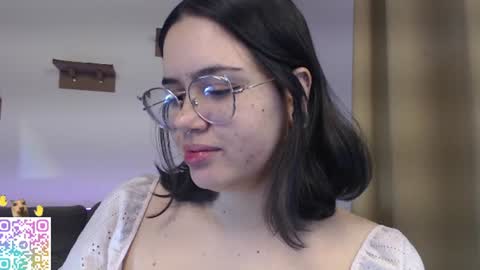 Snapshot of velvetcrystal chatting on June 9, 1:06 am Crystal PVT OPEN online show from June 9, 1:06 am